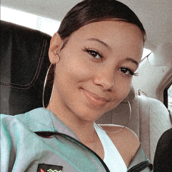 Meet your Posher, Kayla - Picture 1 of 1